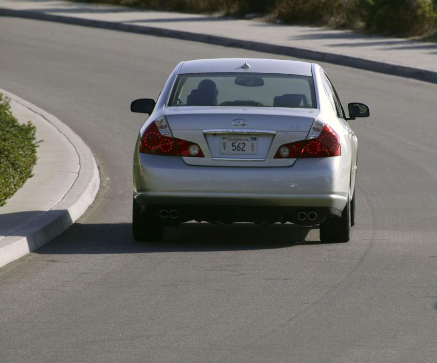  Infiniti M35x 2006 года  (фото 19 из 26)
